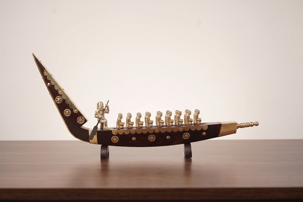 Snake boat with men brass